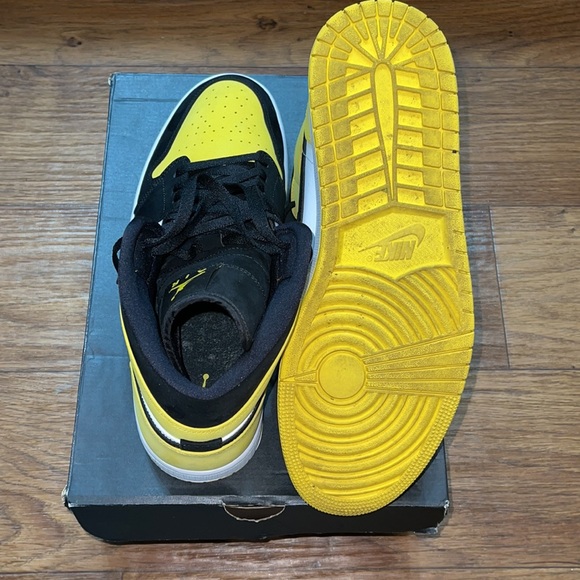 Air Jordan 1 MiD Yellow Toe - Picture 5 of 6